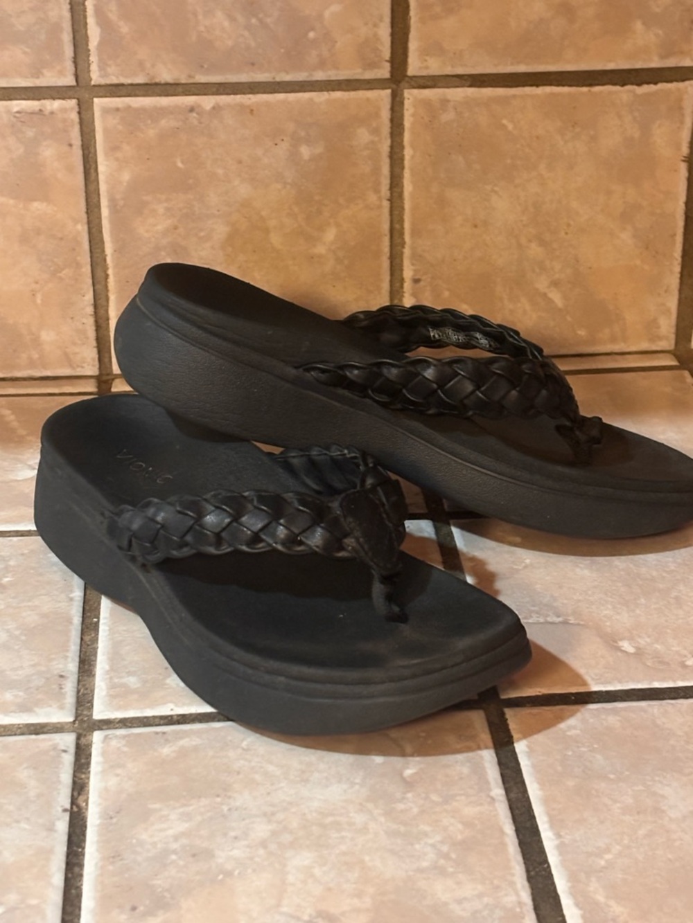 Vionic Black Braided Platform Sandals Kenji black size 8